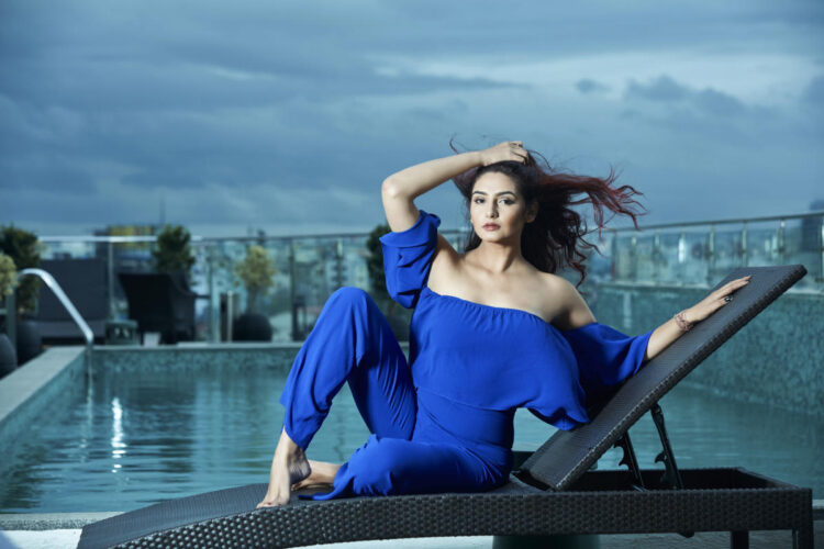 ragini dwivedi feet 2