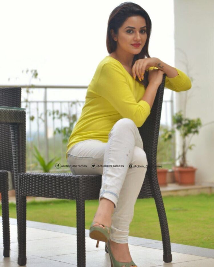ragini nandwani feet 3