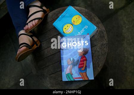 raina telgemeier feet 1