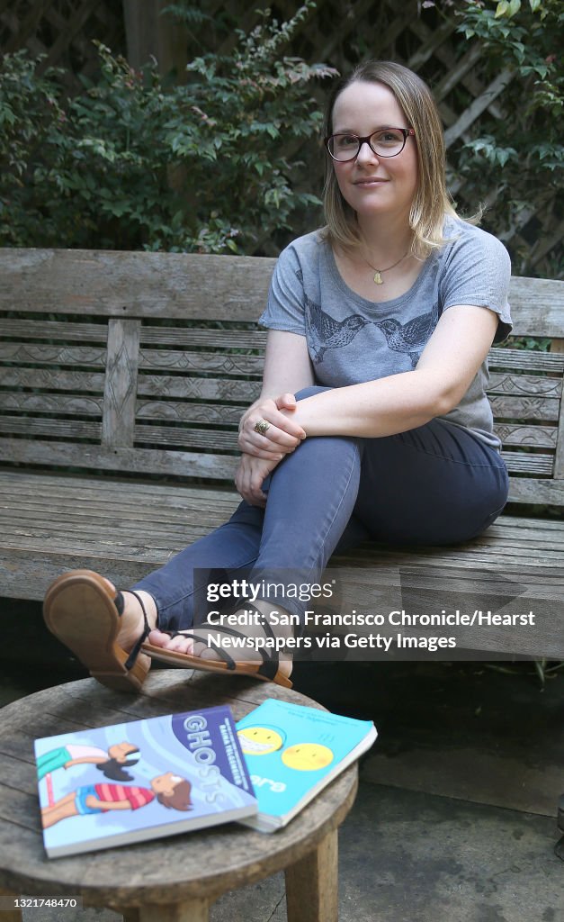 raina telgemeier feet