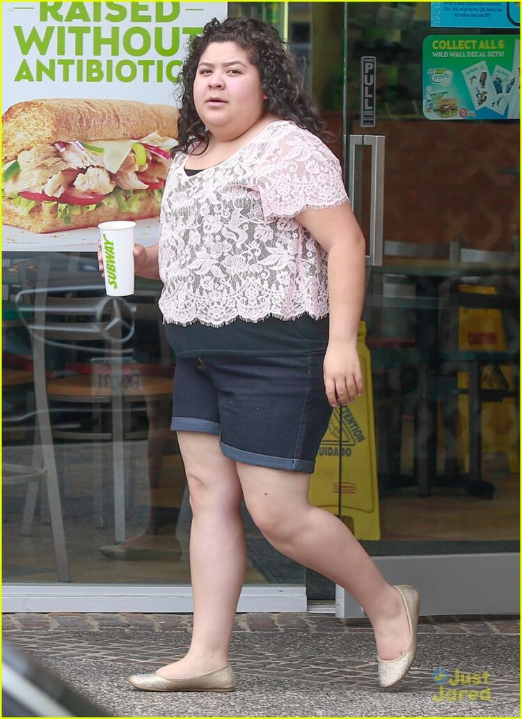 raini rodriguez feet 6