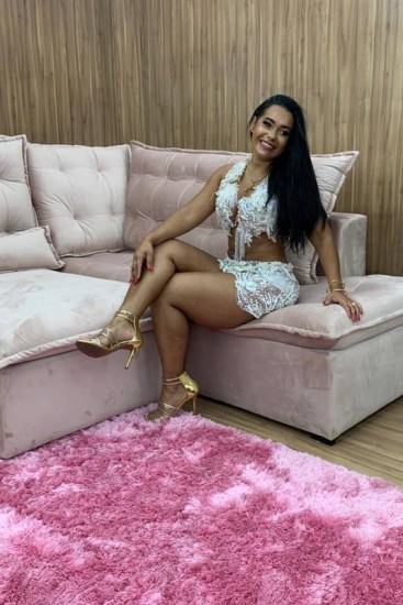 raissa de oliveira feet