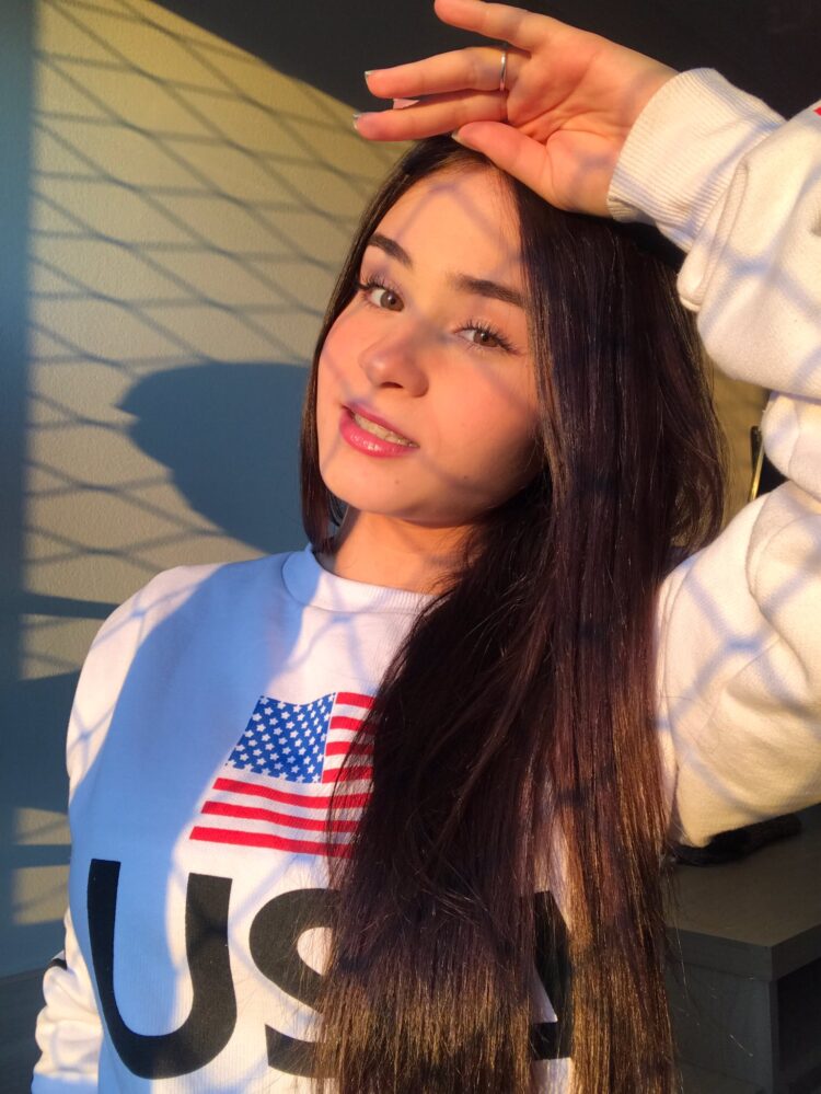 raissa romanof feet 3