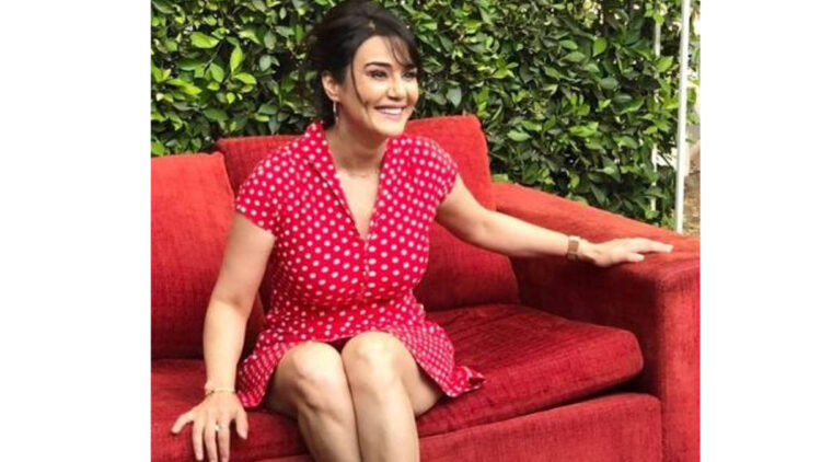 rakhee gulzar feet 5