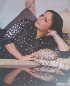 rakhee gulzar feet 6