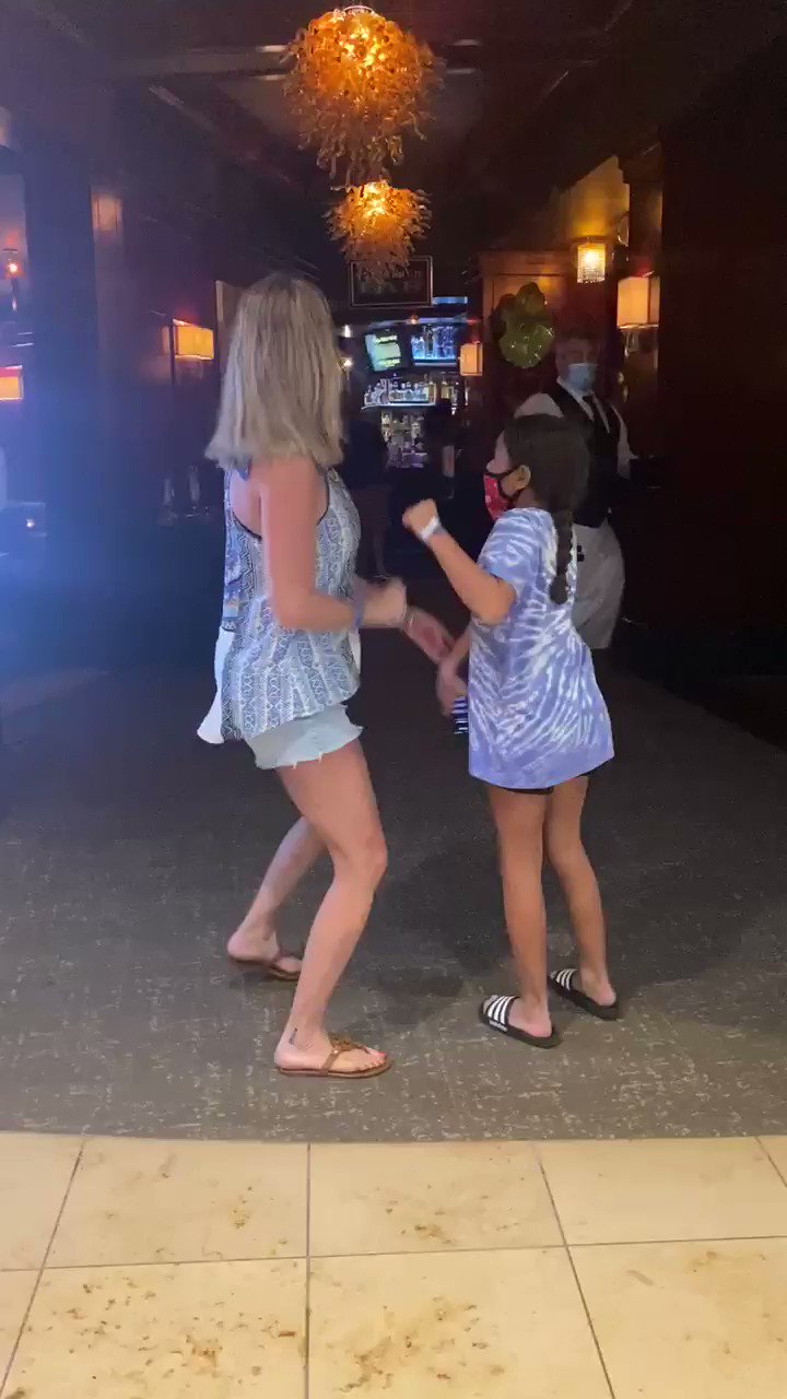 randi mahomes feet 4