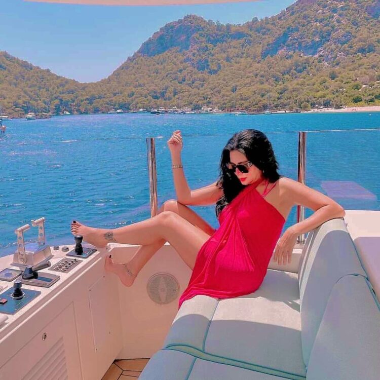 raniah youssef feet 5