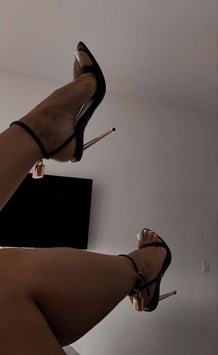 raquel trendy feet 2