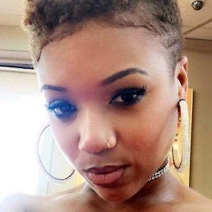 rashida zakiya beach feet 1