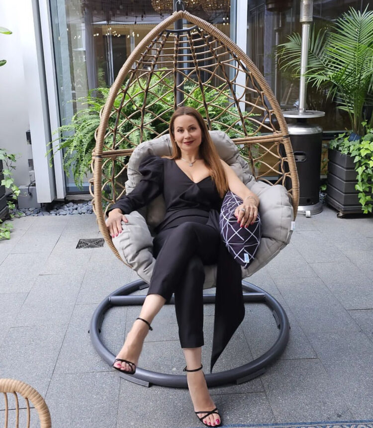 raya abirached feet 1