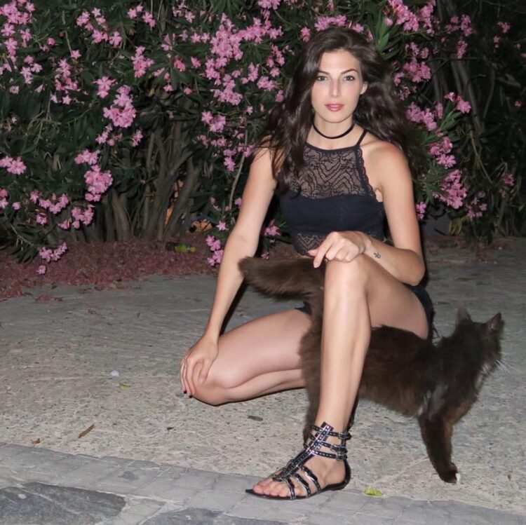 razane jammal feet 3