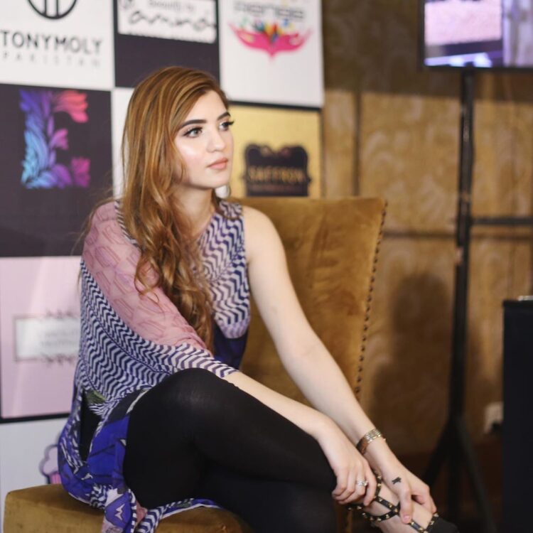 rea moammar rana feet 3