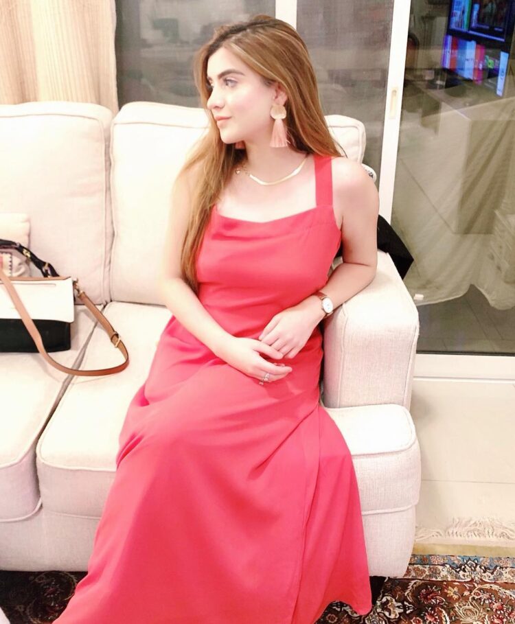 rea moammar rana feet 6