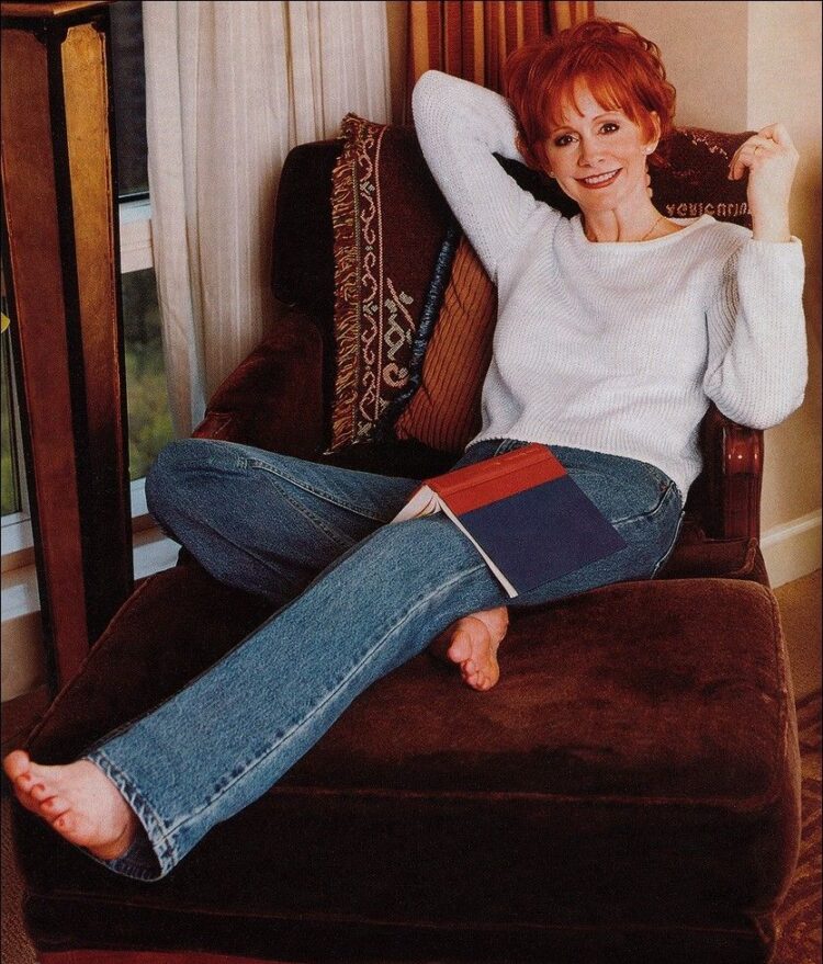 reba mcentire feet