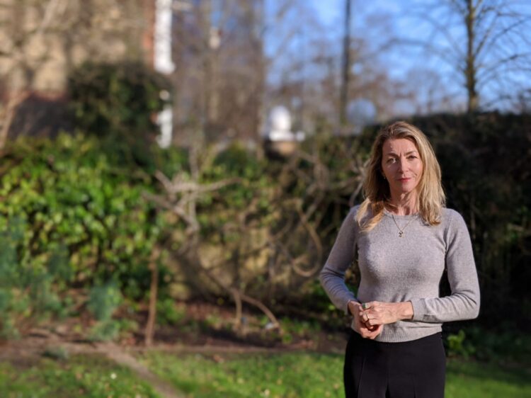 rebecca frayn feet 5