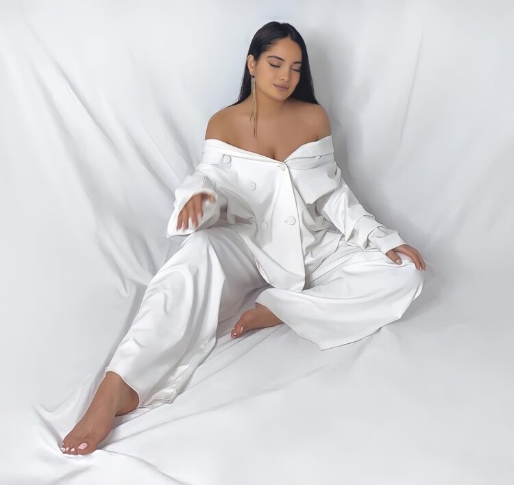 rebecca ghaderi feet