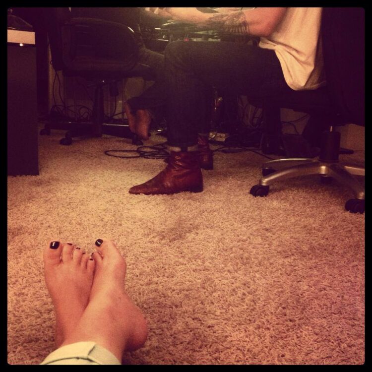 rebecca lynn howard feet 3