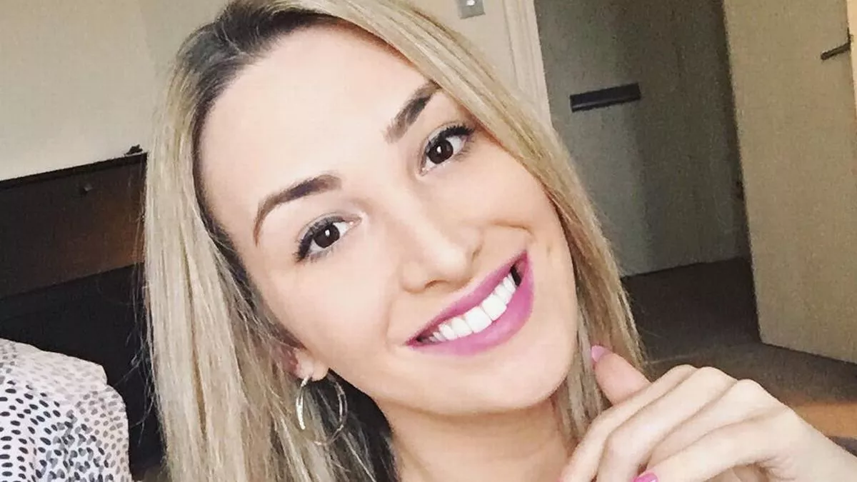 rebekah shelton feet 6