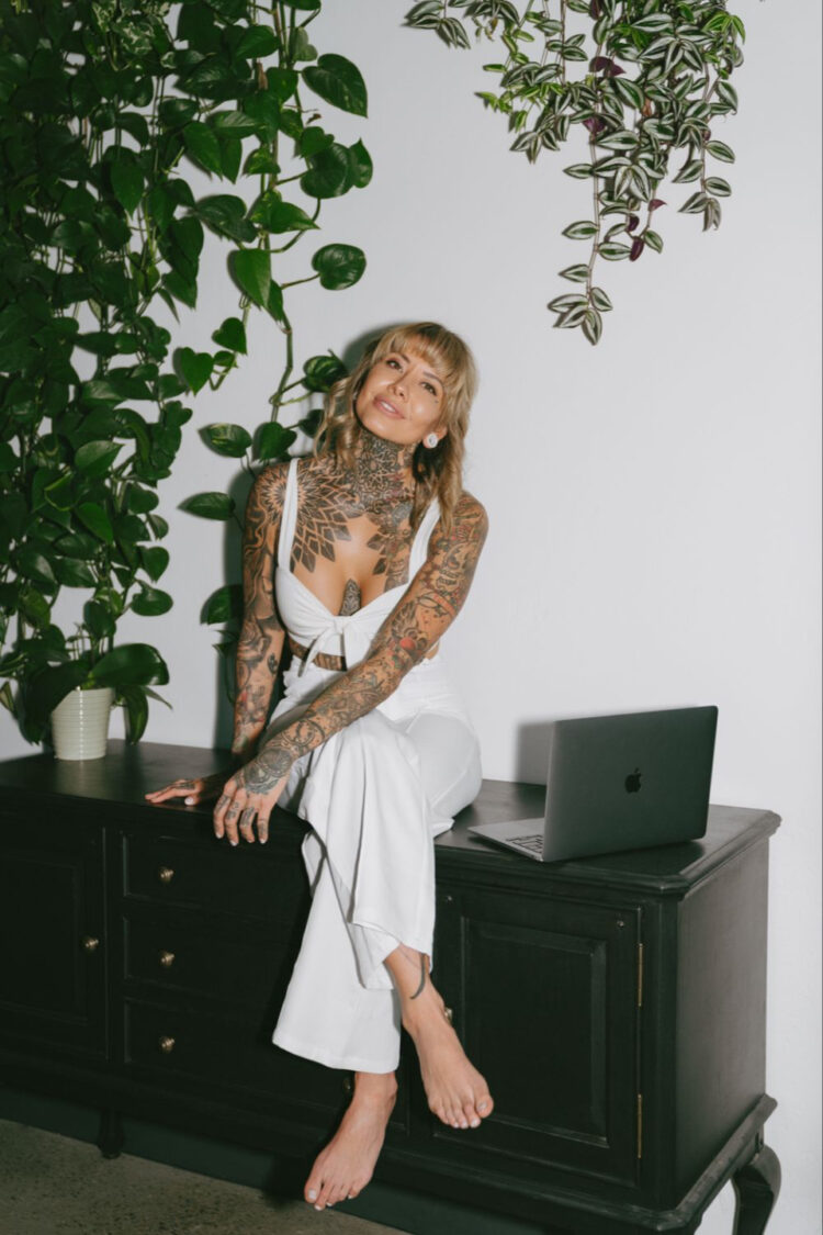 reese hilburn feet 6