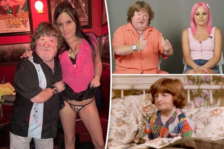 reese olivia simpson feet 3