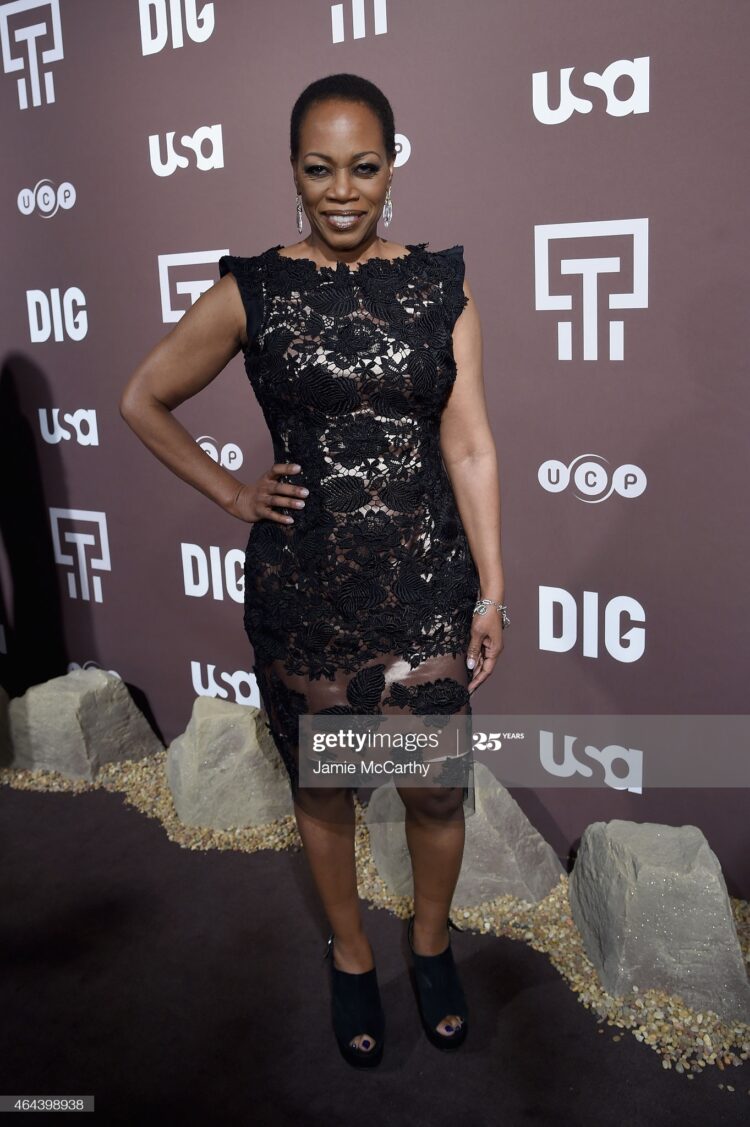 regina taylor feet 3