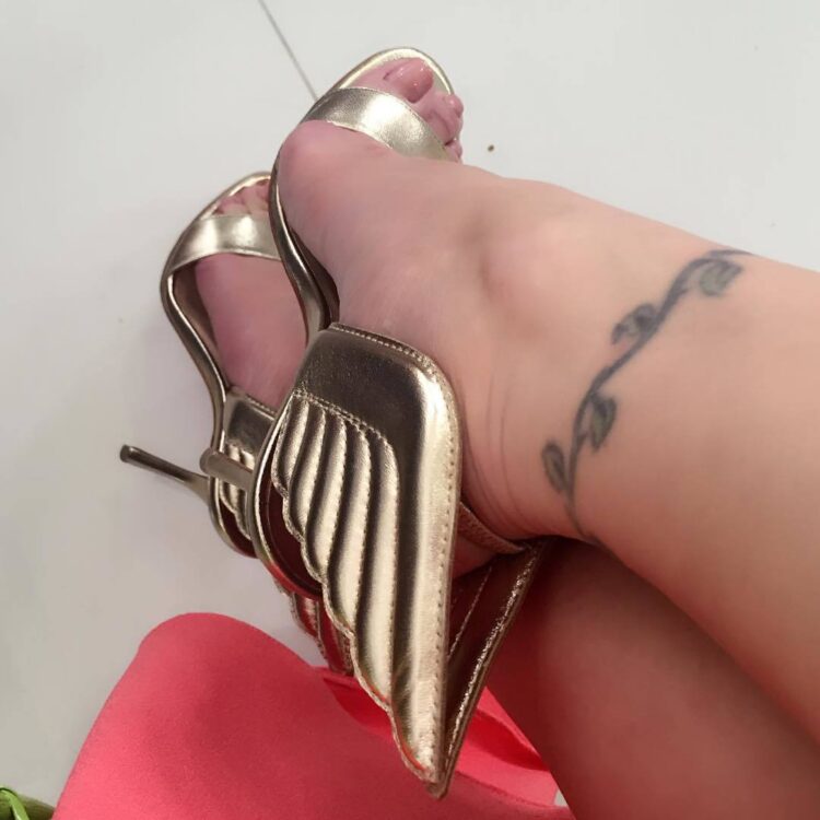 regine velasquez feet