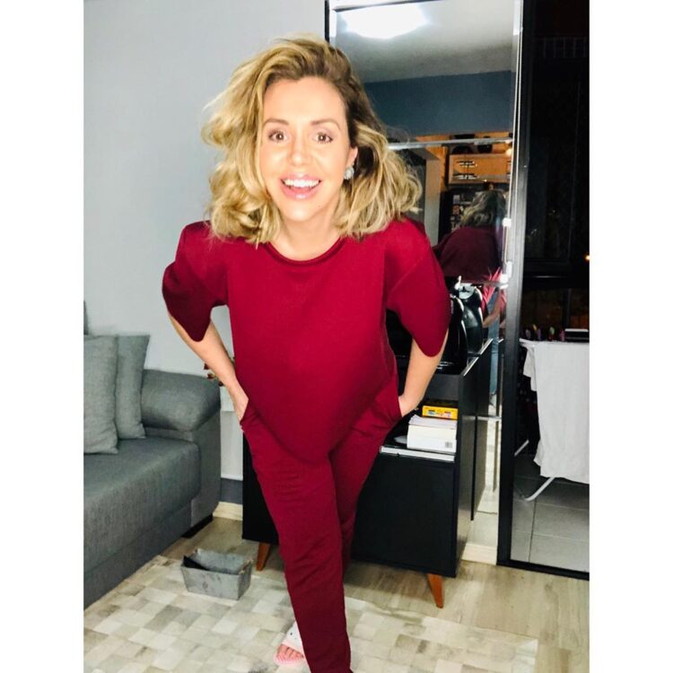 renata banhara feet 4