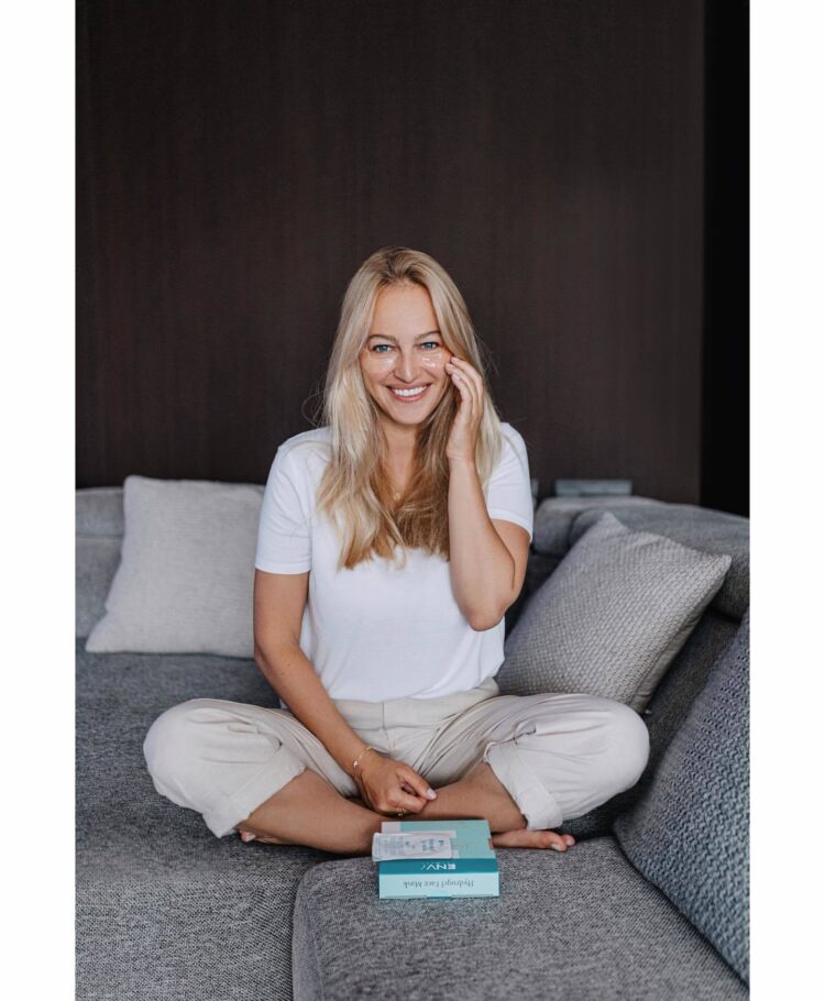 renata langmannova feet 3