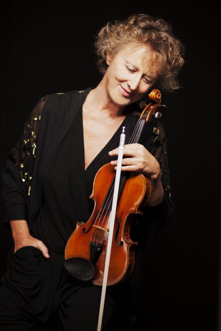 renate eggebrecht feet scaled