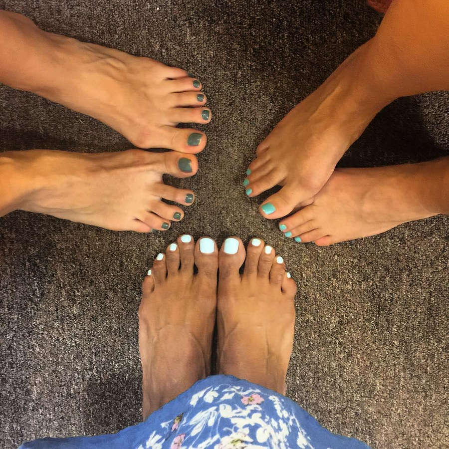 renee elise goldsberry feet 5