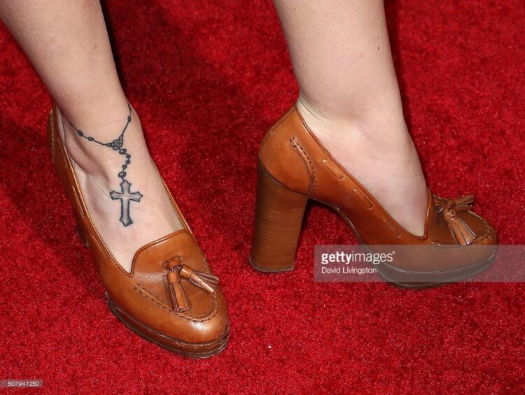 renee olstead feet 4