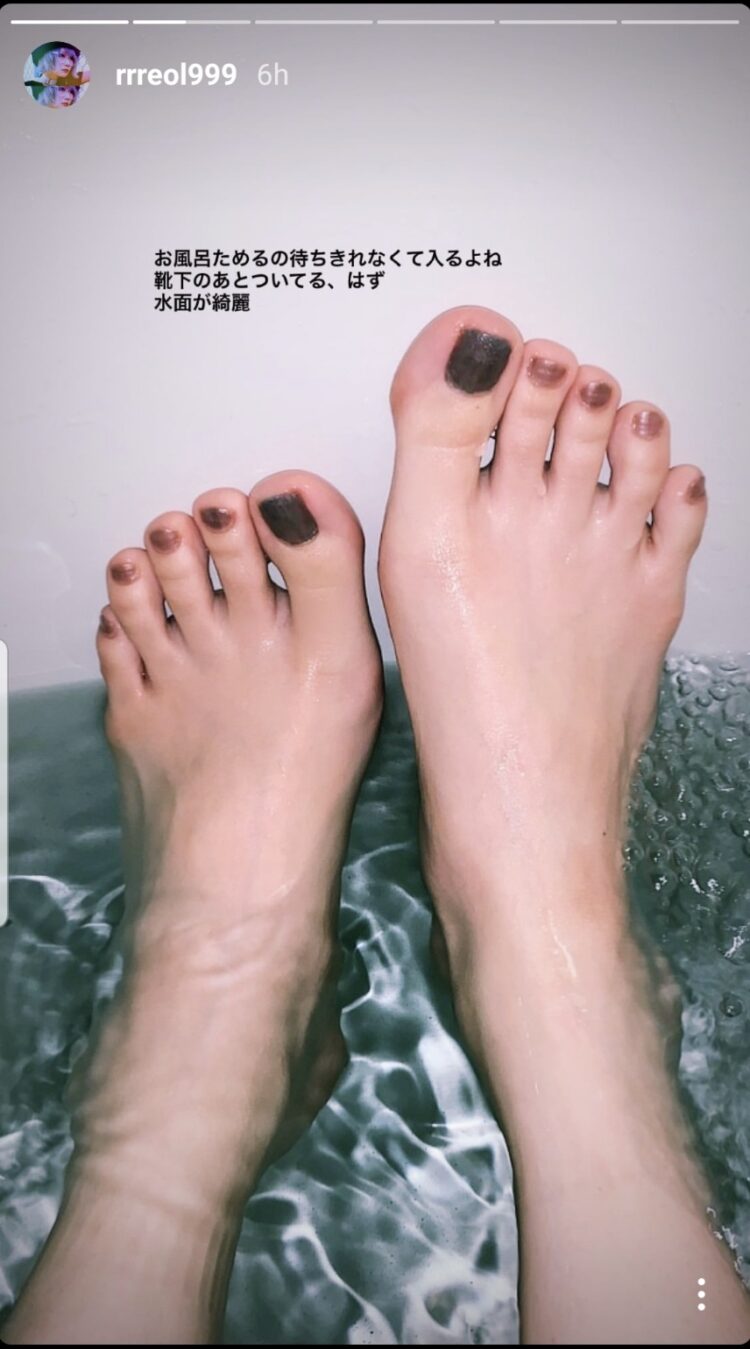reol feet
