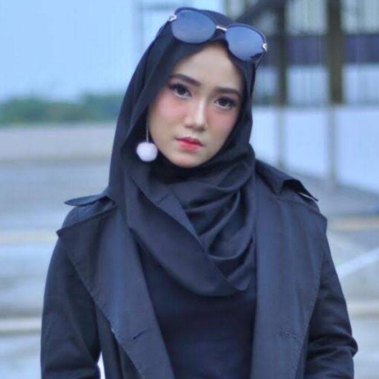 rieke meilani sugianto feet 4