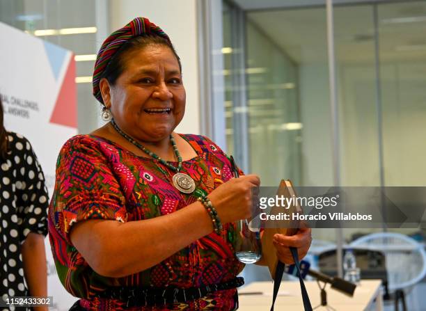 rigoberta menchu feet 5