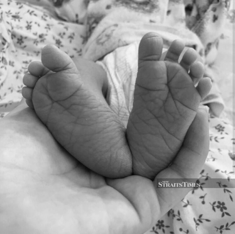 rihana oksana petra feet