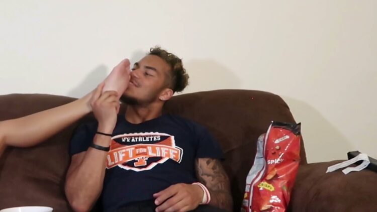 riley simpson feet 3