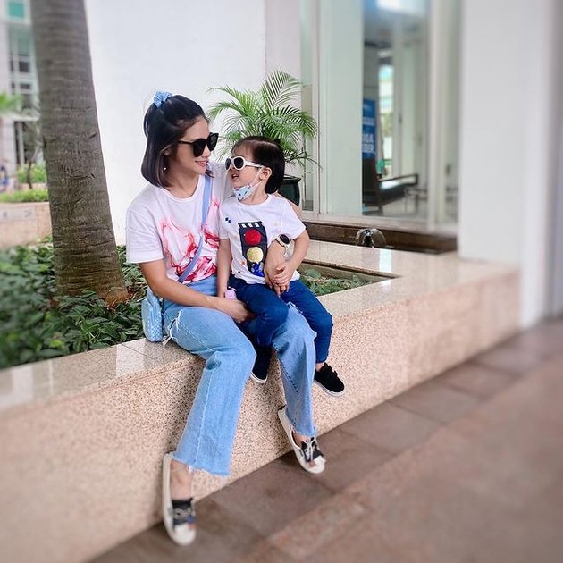 rini yulianti feet 5