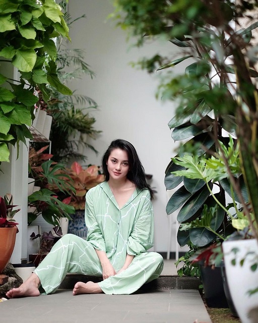 ririn ekawati feet 2