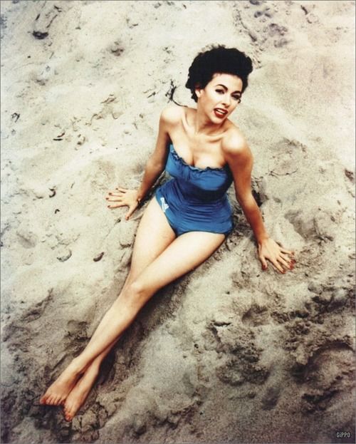 rita moreno feet 5