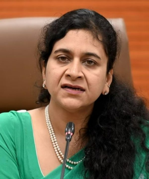 ritu maheshwari feet 3