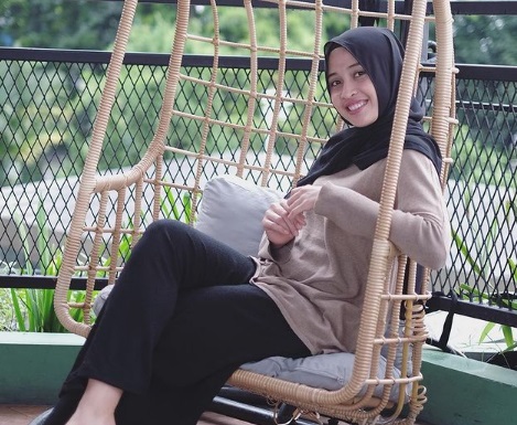 rizki amelia pradipta feet 6