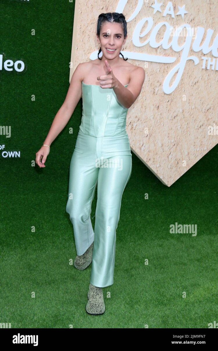 roberta colindrez feet 6