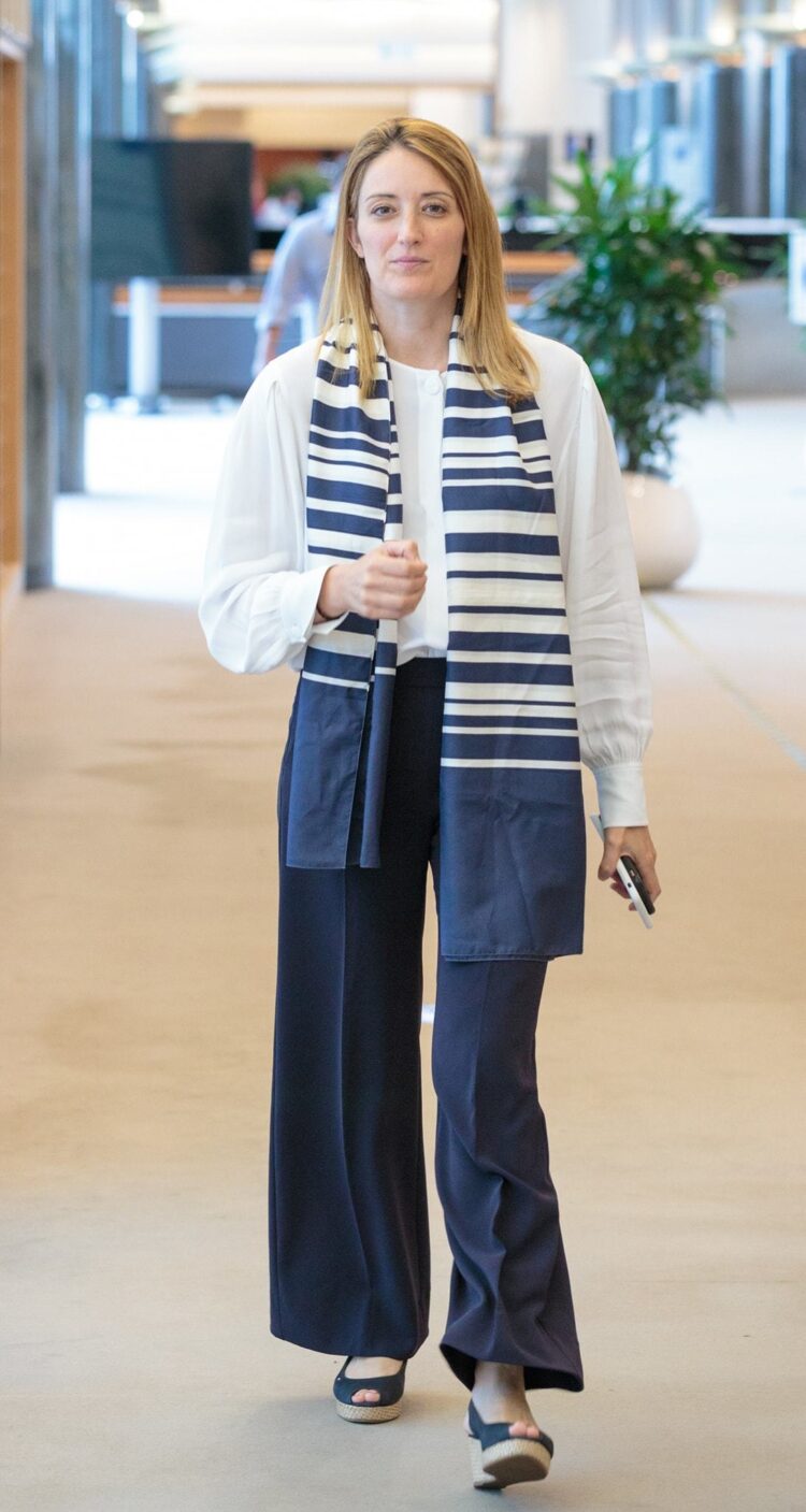 roberta metsola feet 5