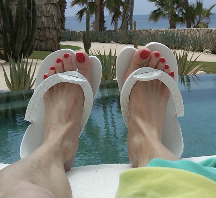 robin mcgraw feet 2