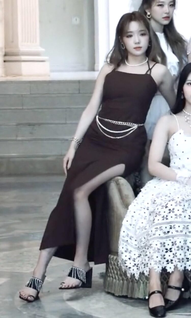 roh ji sun feet 6