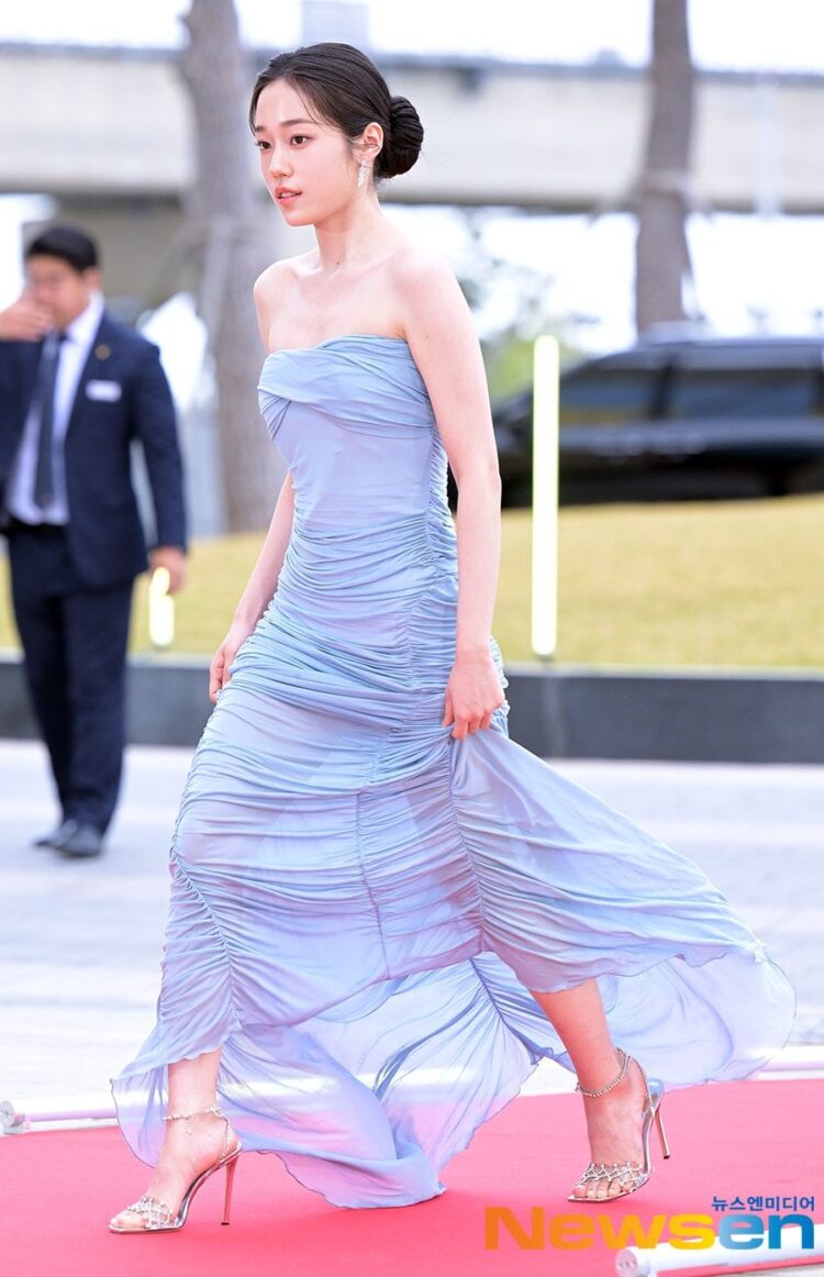roh yoon seo feet 1