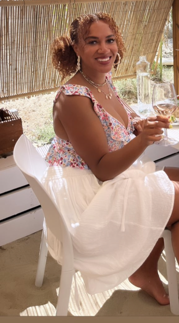 rosalyn gold onwude feet 3