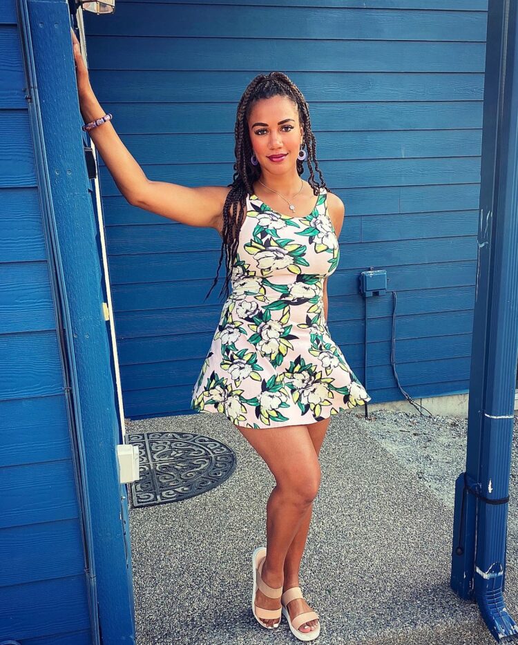 rosalyn gold onwude feet 6