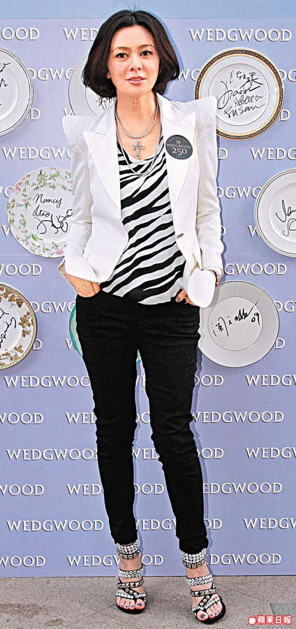 rosamund kwan feet 5