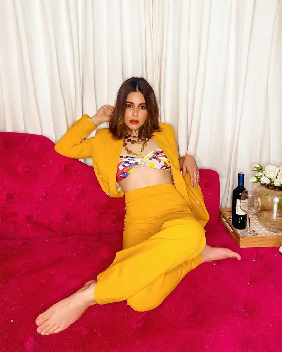 roshni bhatia feet 3